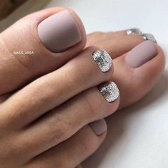 Sliver Glitter Toe Nail Designs