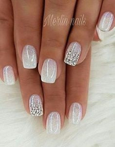  White Glitter Nail Design