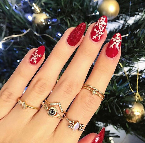 This Red and White Snowflake Christmas Nail Design