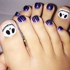 Cute little ghosts nail design for Halloween