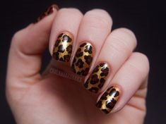 Gold Glitter Leopard Nail Design