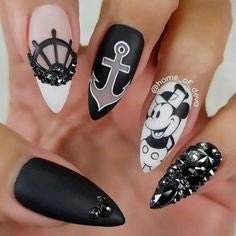 Black and white Minnie Nail Design