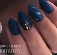 Dark blue marble nails