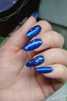 Oval dark blue nails