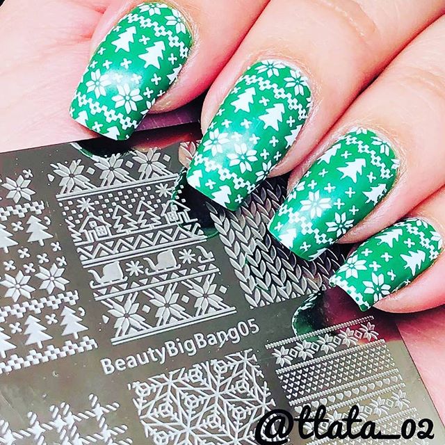 Hottest 50+ Christmas Nail Ideas for 2017-76
