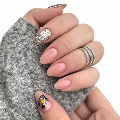 Sliver Round Nail Design