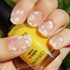 Daisy Nail Design-5