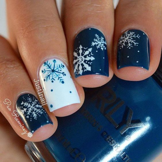 Hottest 50+ Christmas Nail Ideas for 2017-73