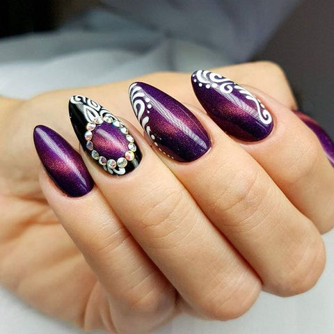 Cat-eye nail design