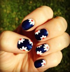 Daisy Nail Design-1