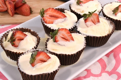 vanilla-cupcakes-with-halved-strawberries-on-icing