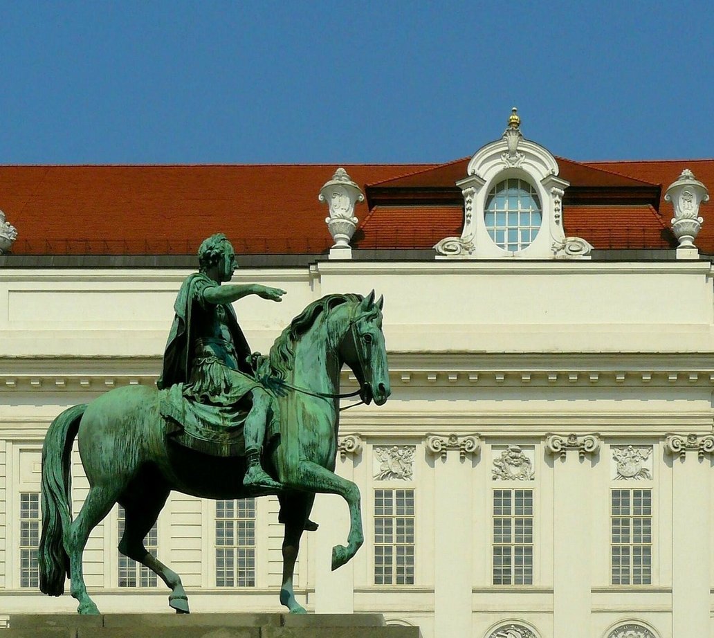 Josef 2 Monument