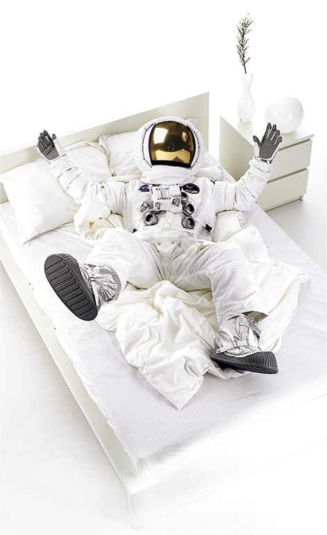 Astronaut im Bett