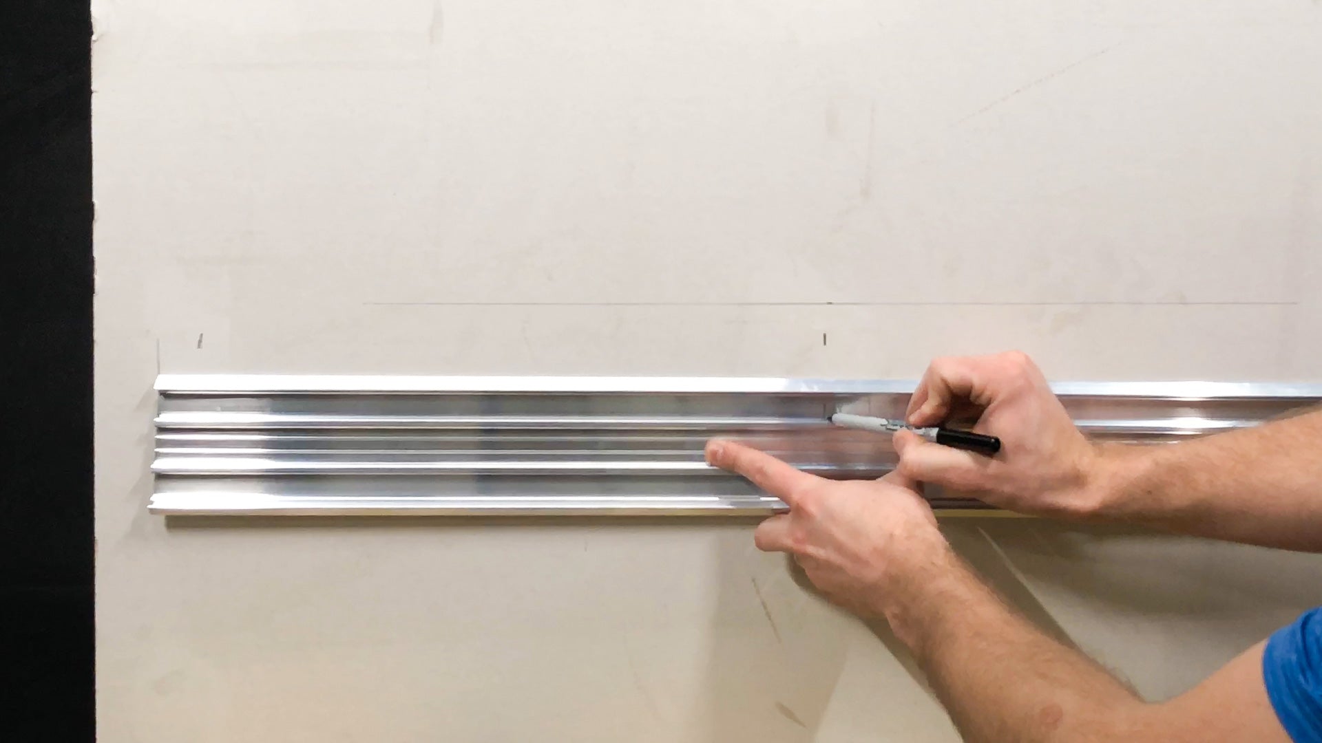 Transferring measurements to the aluminum retainer of the wall guard