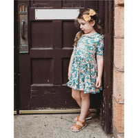 ThisLittlePiggyBowCo. mustard small hemmed-edge hair bow model in lifestyle imagine