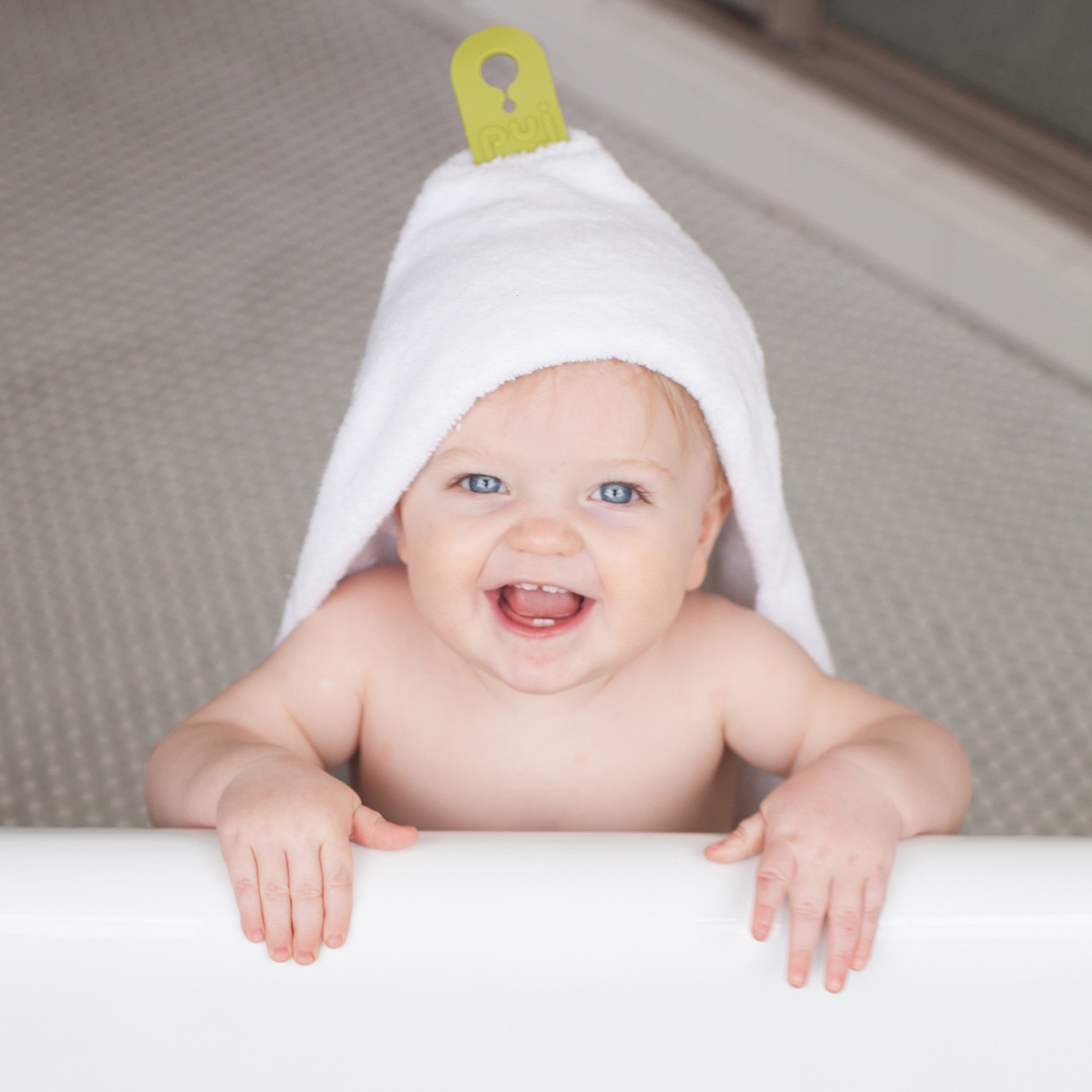 Hug- Baby Hooded Towel