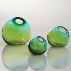 https://mena.globalviews.com/products/ombre-ball-vase-aqua-green-8-81611?variant=39847699980