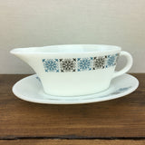 Pyrex Chelsea Gravy Boat & Stand