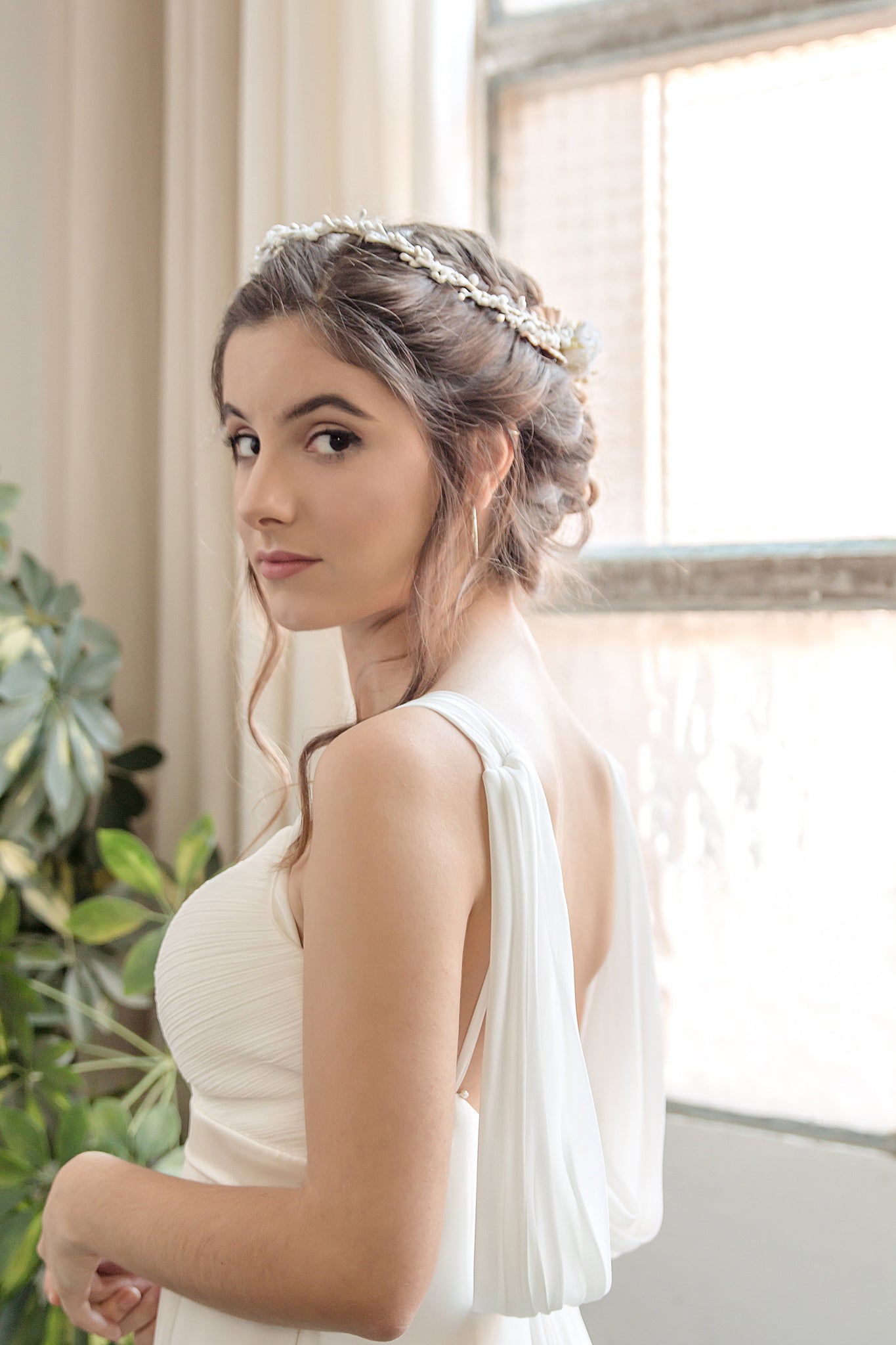 Vestido de novia y tocado de porcelana de Colada Barcelona