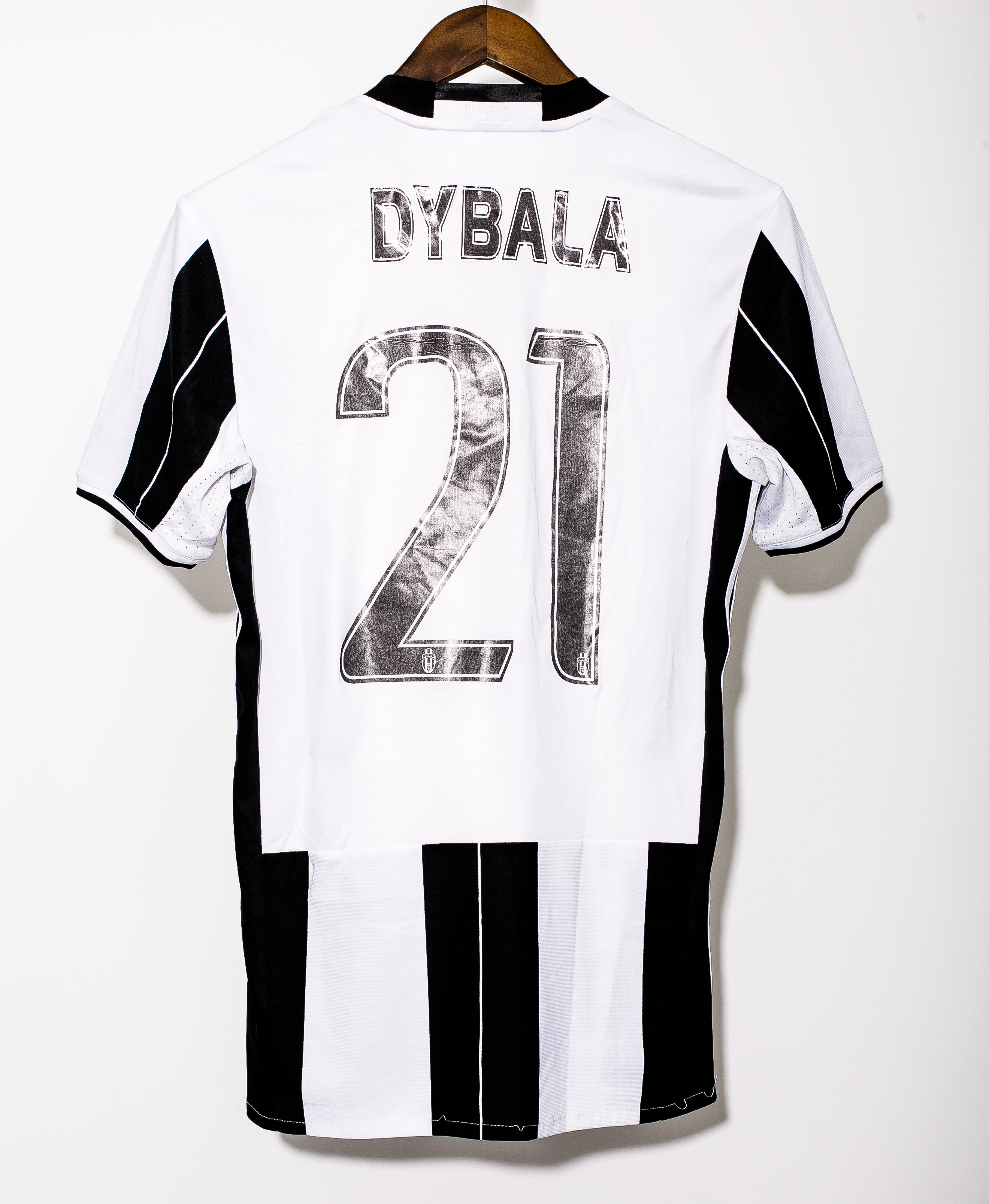Conquistador superávit Inyección Juventus 2016/17 Dybala Home Kit – Saturdays Football