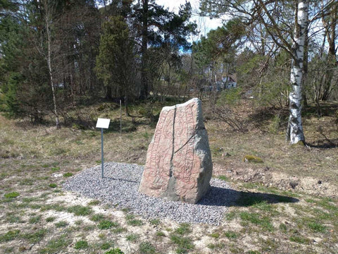 Sö 90 Runestone