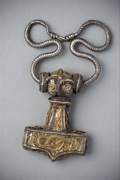  A replica of Viking Mjolnir Thor Hammer pendant 