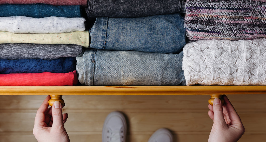 conveniencia Manto marco Colgar o doblar? La mejor manera de guardar tu ropa – Digital Bläk