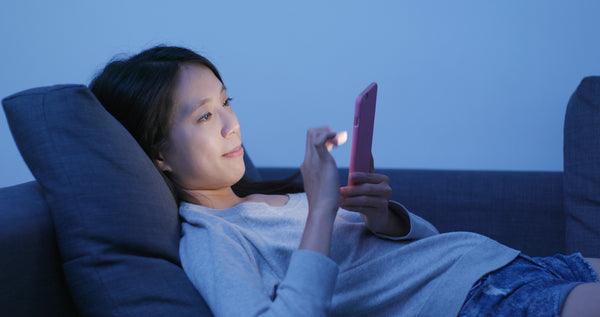 Blue light emitted by mobile devices disrupts sleep at night