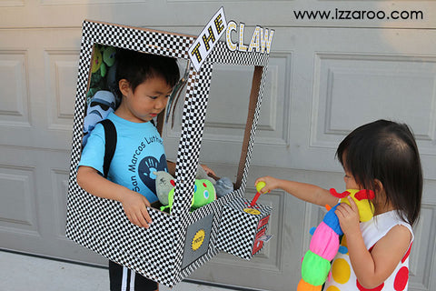 IZZAROO - DIY The Claw Machine Game Halloween Costume