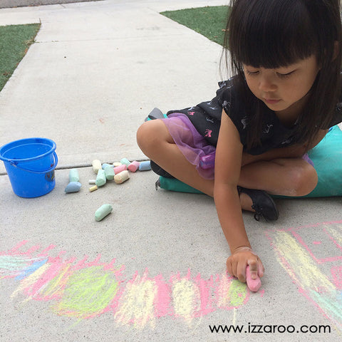 IZZAROO - Draw with sidewalk chalk with kids