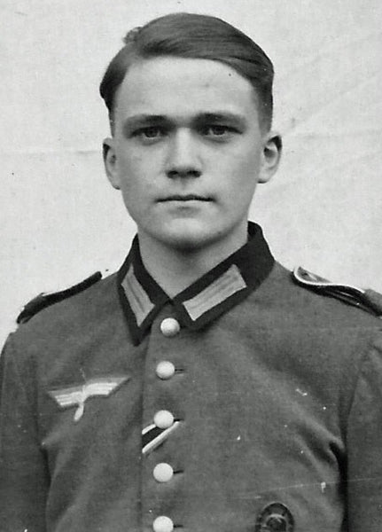Erik von Davidson at age 17 in army uniform
