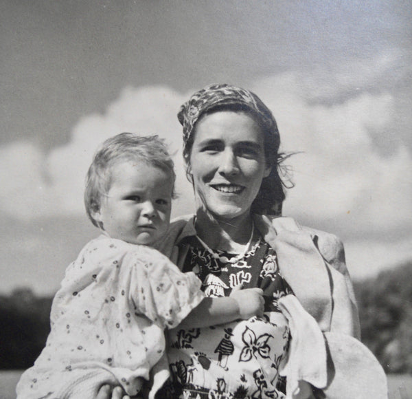 Gunda Lambton (née von Davidson) with daughter Fiona (Williams-Hulbert)