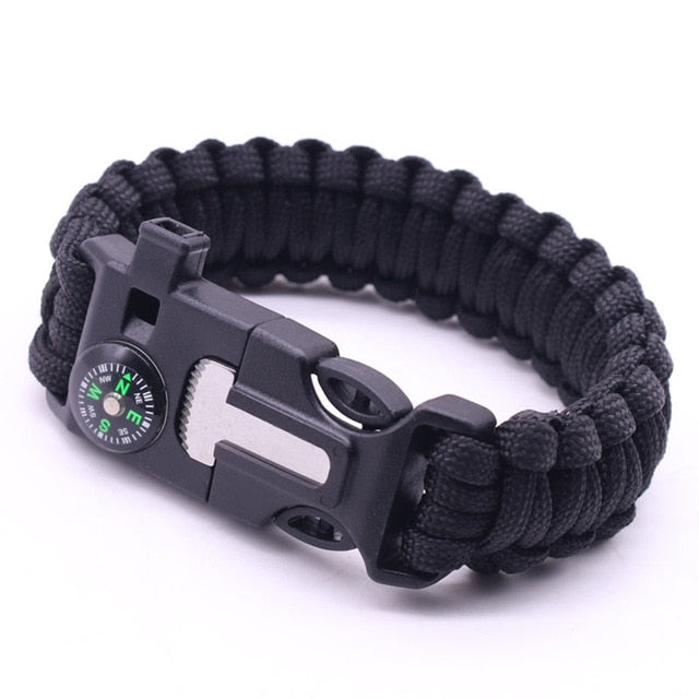 Multifunctional survival paracord bracelet