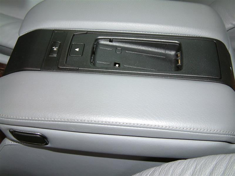 BMW Snap In adapter Ladeschale für Nokia 6230i 84.21-6 973 983-02 