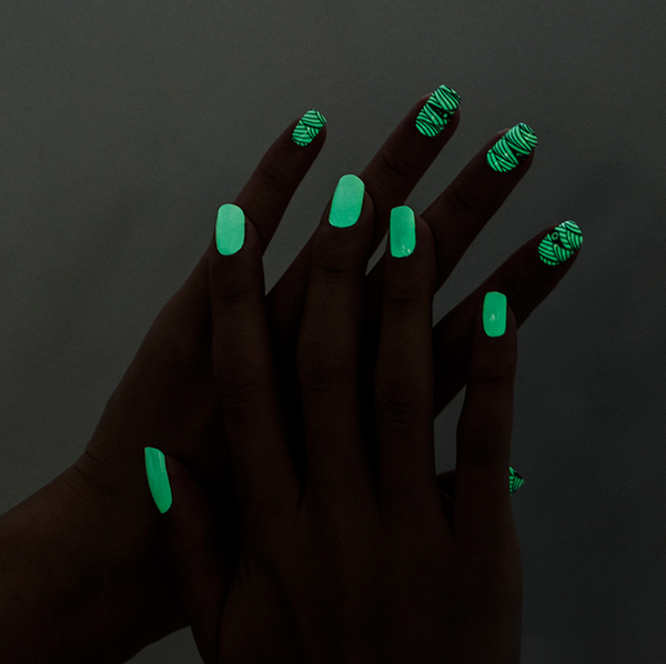 glow in the dark fingernail polish