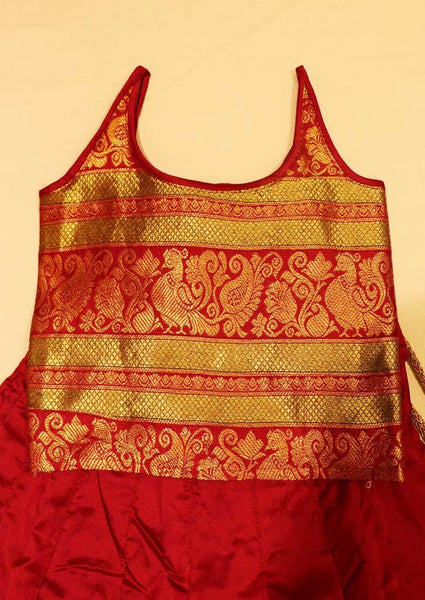 sleeveless pattu pavadai