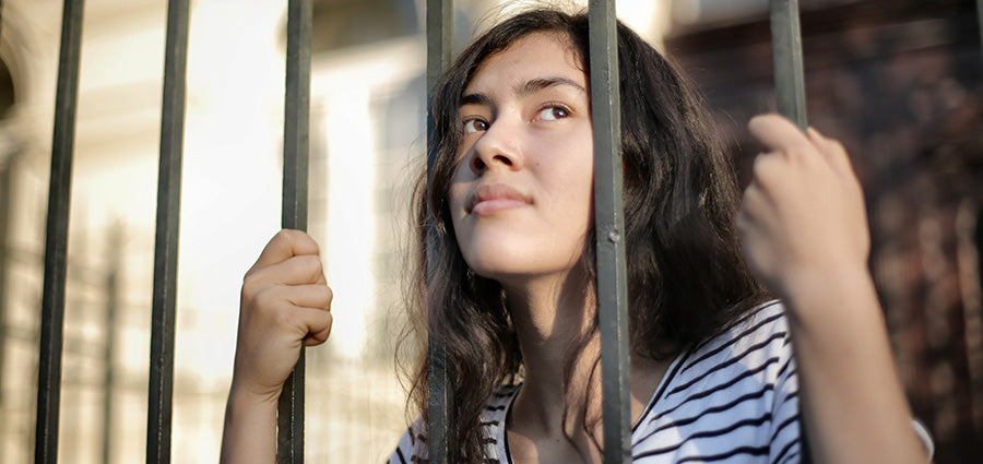 woman looking anxious. Does cbd oil help with stress?