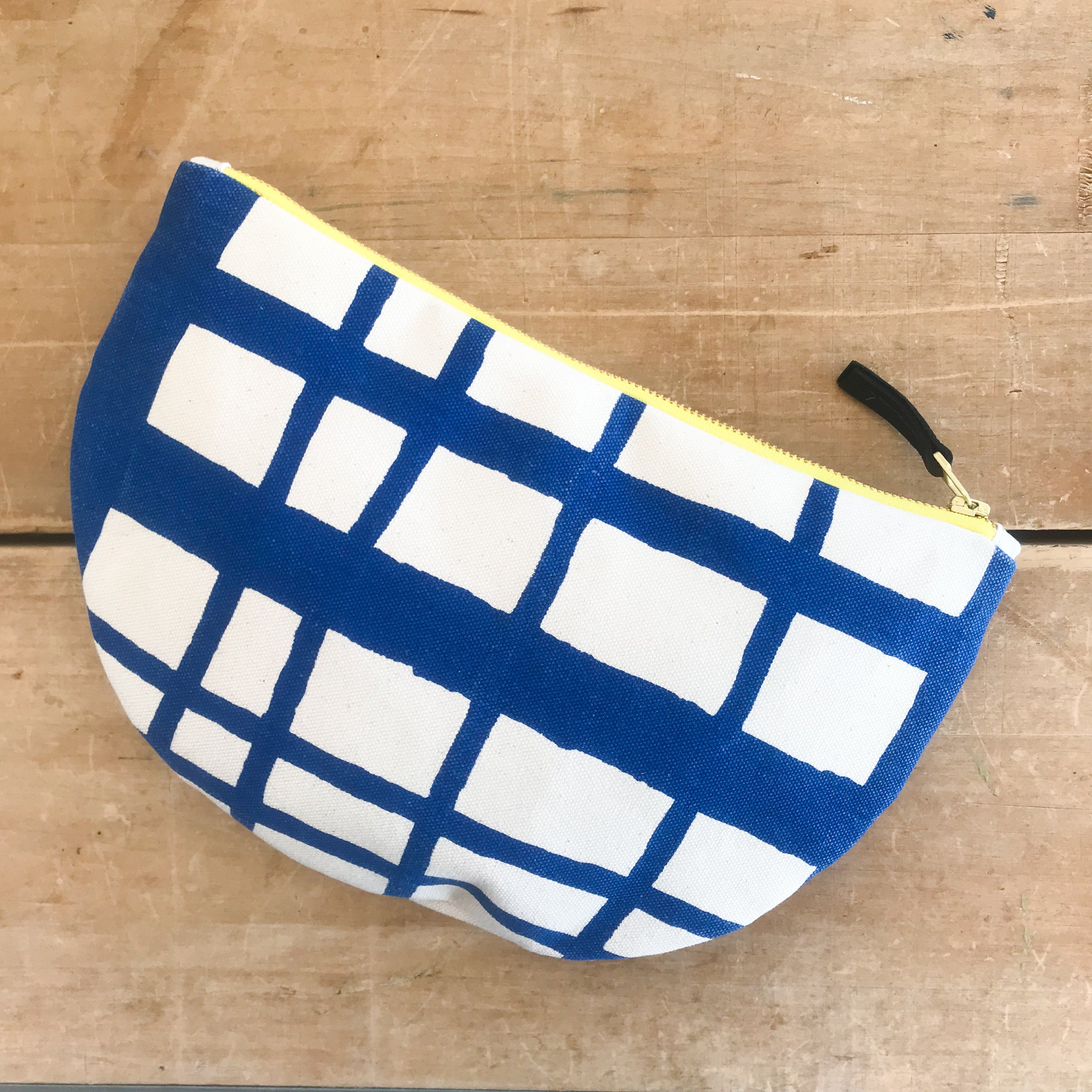 ROYAL PICNIC HALF MOON BAG
