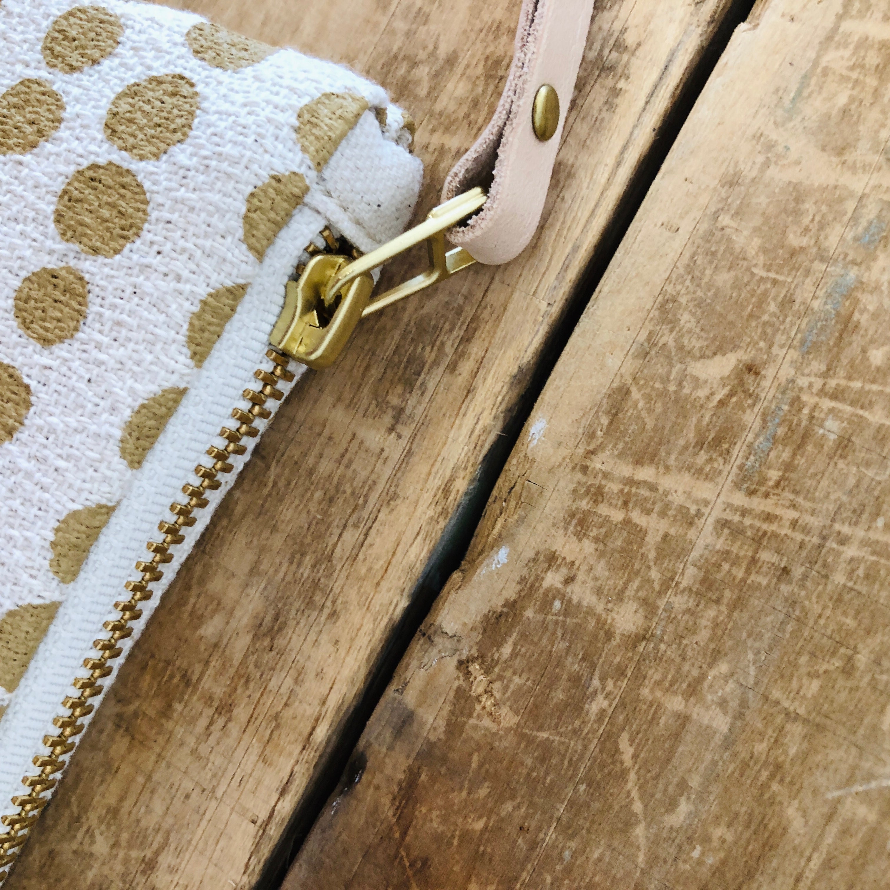 SAND HILARY CARD WALLET ZIPPER BAG