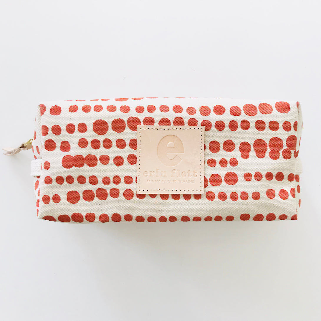 SHIPS NOW! LIPSTICK HILARY DOPP KIT