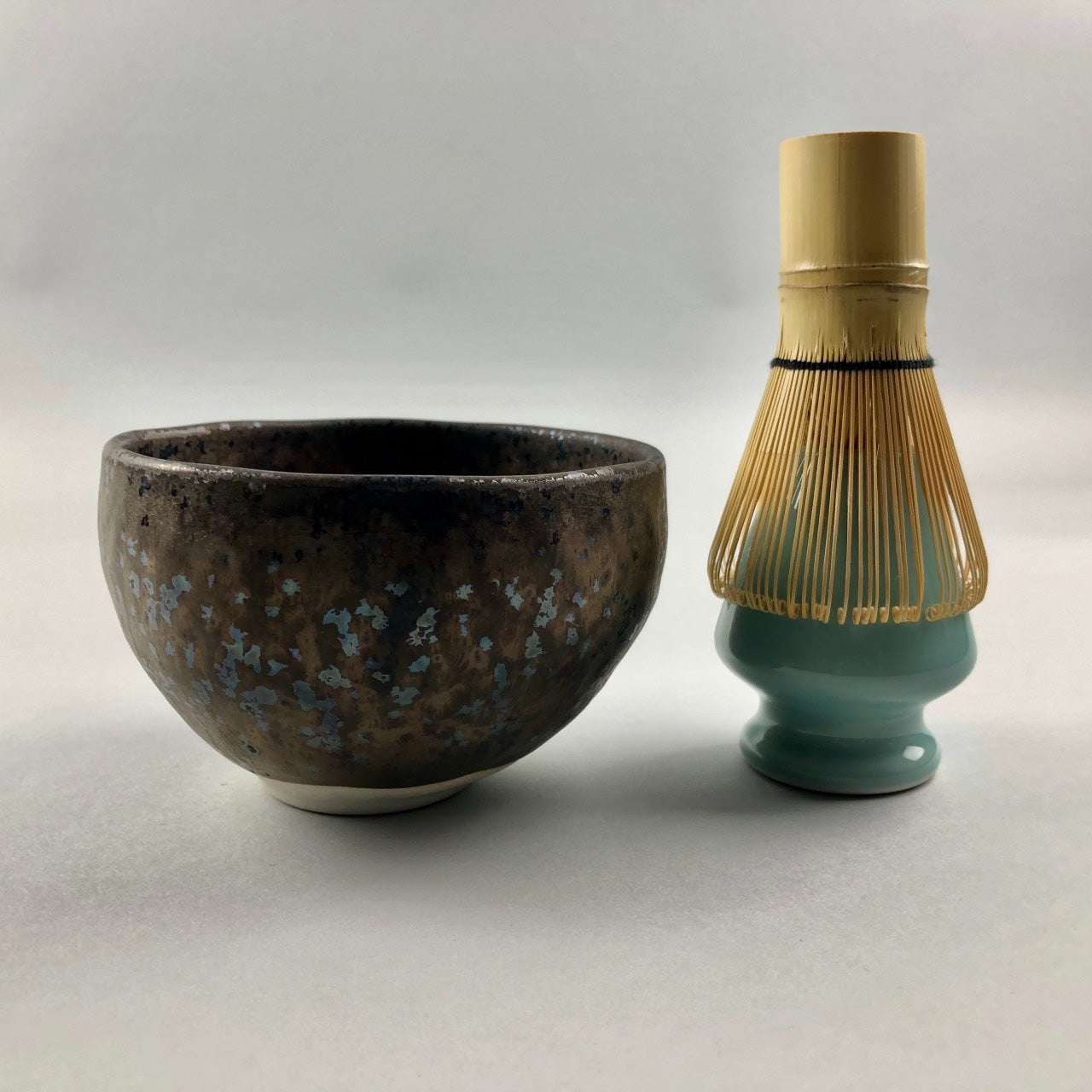 Chasen TEANAGOO EMB-6 Japan Porcelain Matcha Bowl and Matcha Whisk 2 pcs/Boxes. 18OZ / 510 ML Mat Light Light with Black Seam Set Set Packing 