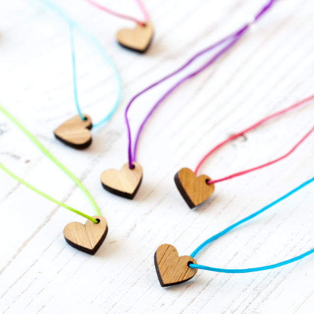 Easy DIY heart friendship bracelet for Valentine's Day