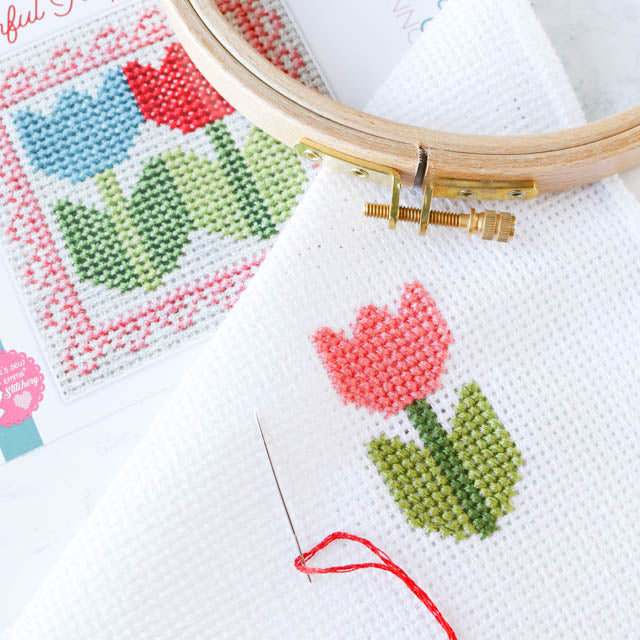 Retro cross stitch tulip pattern
