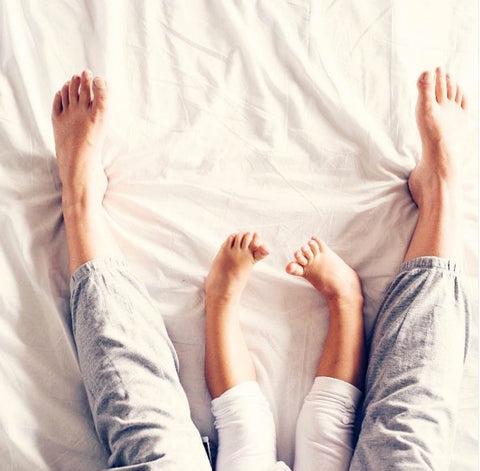 mommy-and-me-feet-cute-instagram-goals-mom-life-pictures