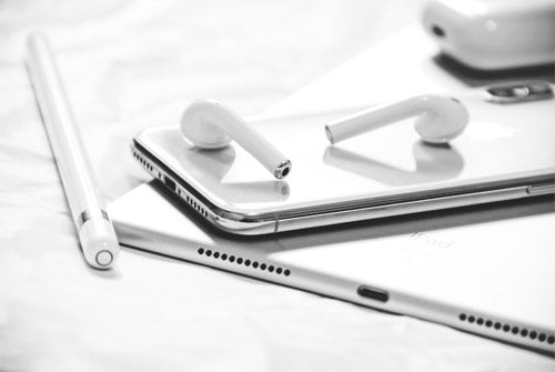 Ipad iphone air pods apple pencil