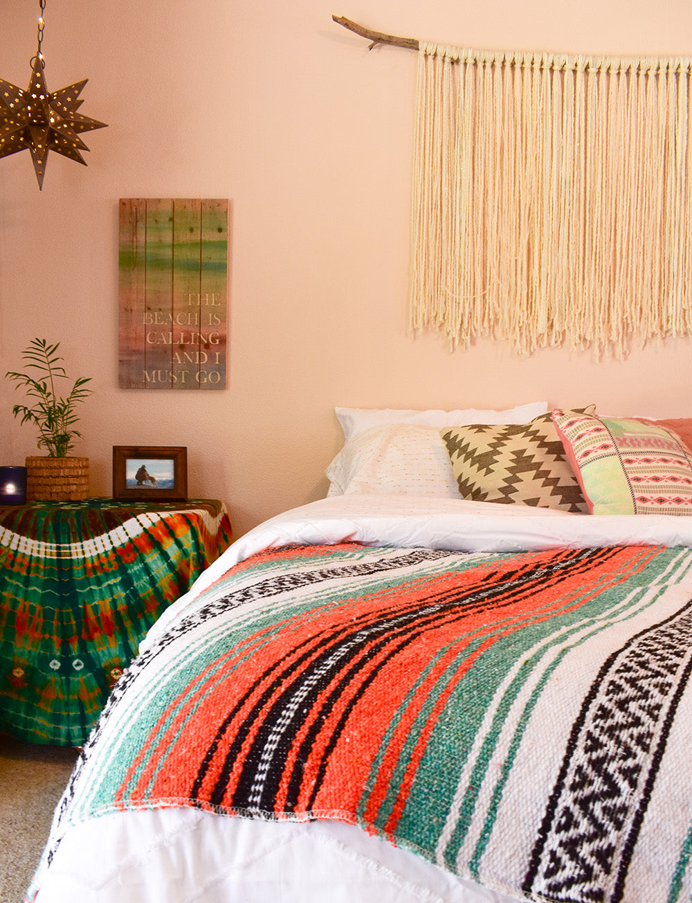 Beachy summer style for the boho bedroom. Tropical color. Patterns & Texture. Drift Wood. Tie-Dye. Summer 2018 is set.