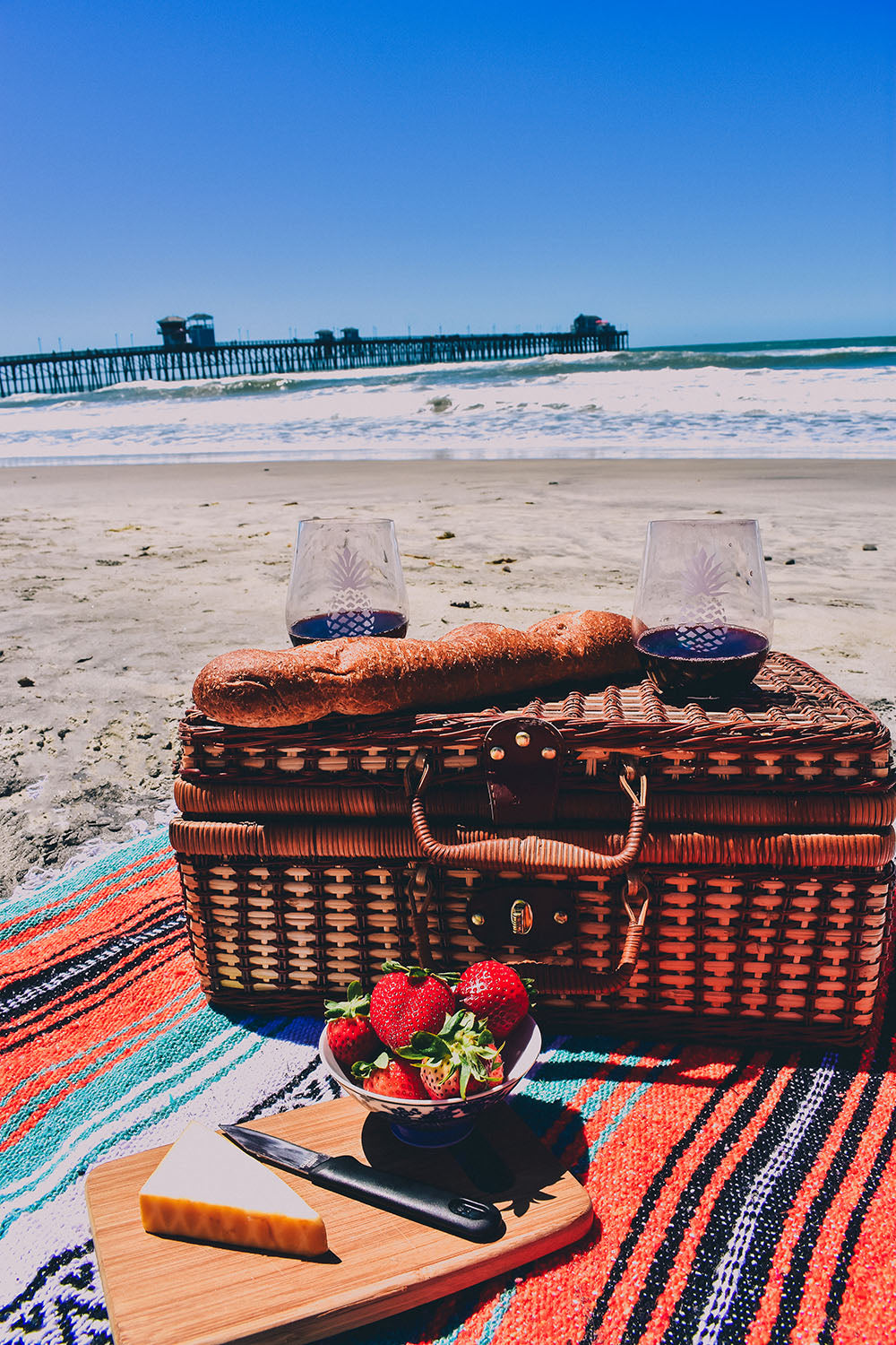 What would summer be with out a little summer lovin? Treat your other half to a romantic outdoor picnic for two. We love a picnic on the beach, basking in the warm sunshine. A good bottle of vino and a few munchies are all you need for a romantic beach rendezvous.