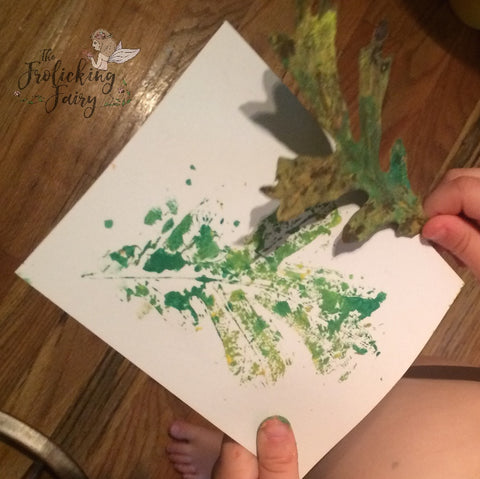 #thefrolickingfairy #getkidscrafty #bloghop #kidscreate #leafprint #leafprints #monoprinting #learningart #crafting #gettheminvolved #momlife