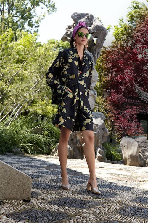 Cynthia Rowley Resort 2018 Look 13 featuring pajama shirt and shorts in metallic poppy print silk twill