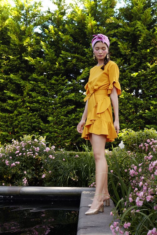 Cynthia Rowley Resort 2018 Look 30 featuring a polished cotton saffron wrap dress